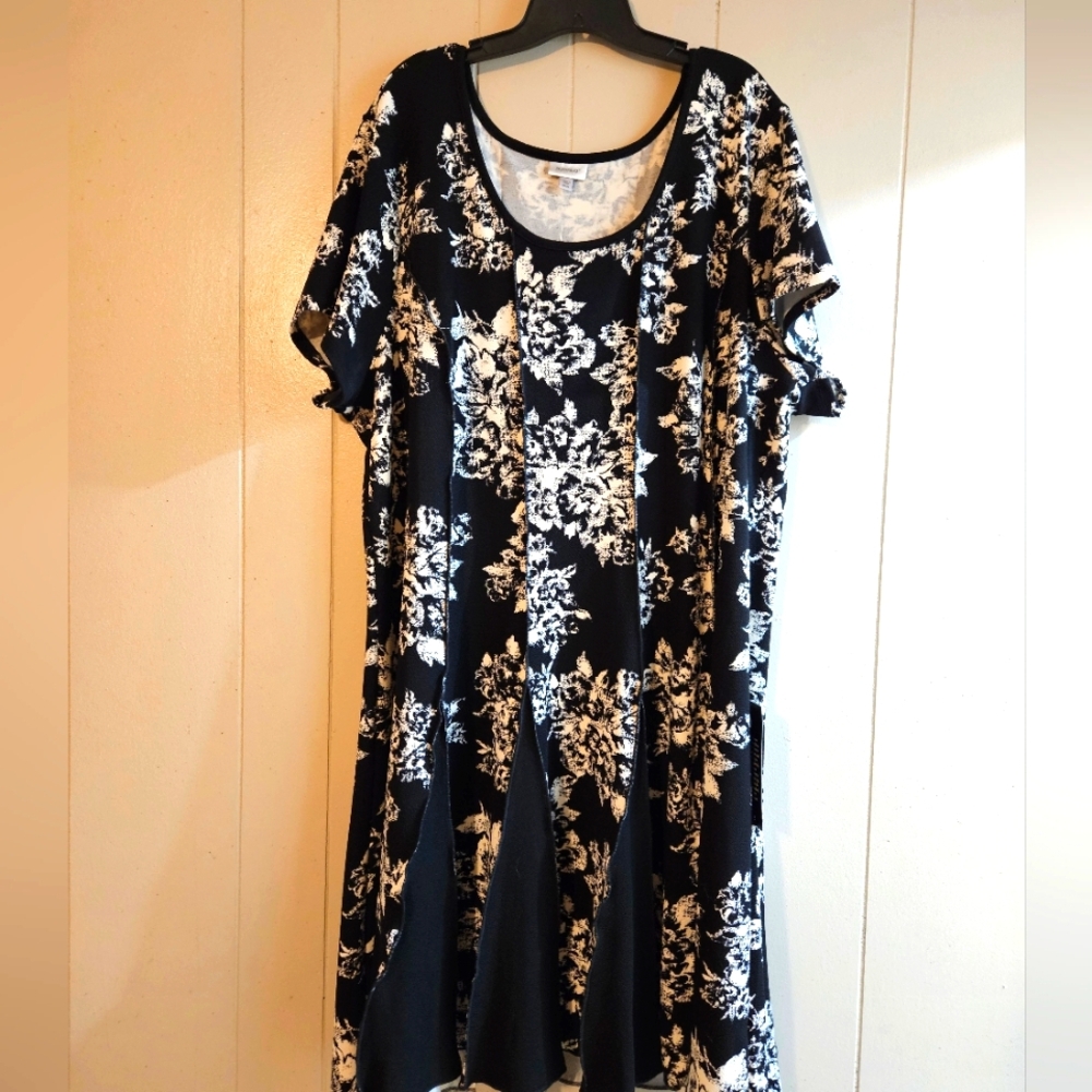 Avenue Black Dress With White Floral Design - Size 30/32 - NWT